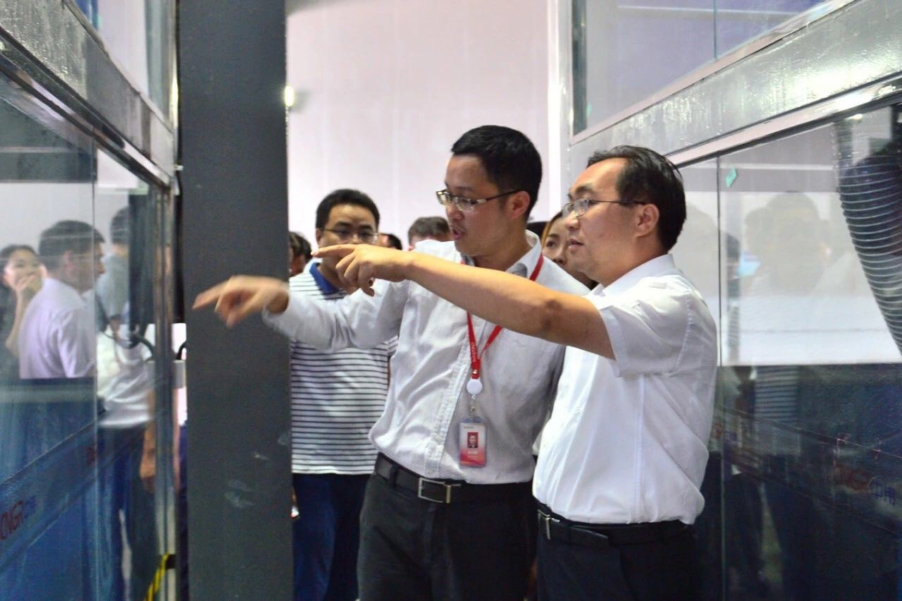 周辉率百人观摩团考察bv伟德源自英国始于1946新材料中部产业基地