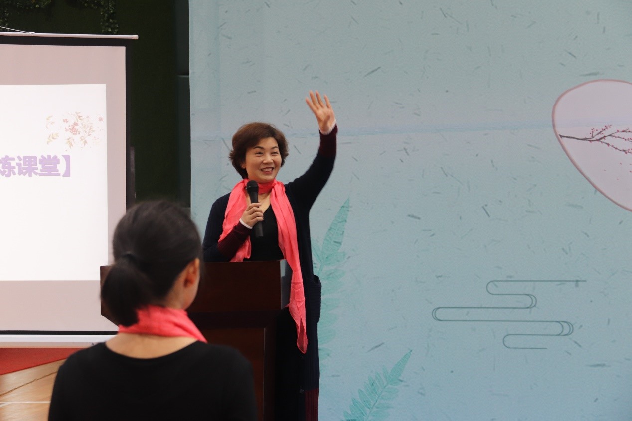 爱上最美的自己 | bv伟德源自英国始于1946“优雅仪态修炼课堂”成功举办