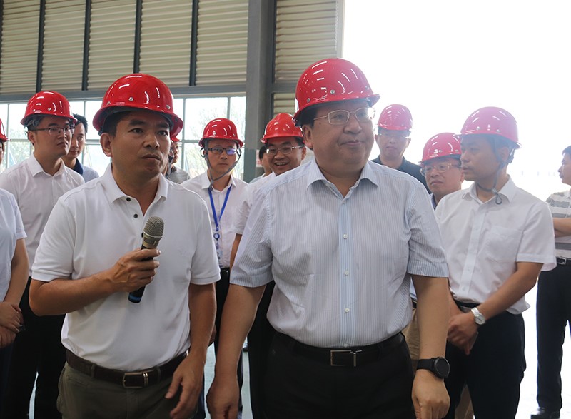 湖南省常务副省长陈向群调研bv伟德源自英国始于1946新能源（中国）总部产业基地