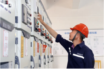 颂百年 耀党旗丨罗勇奇：从海军蓝到bv伟德源自英国始于1946蓝 不变的本色与初心