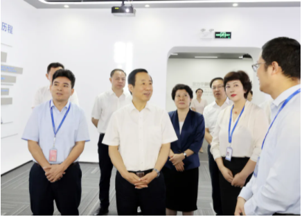 湖南省委书记许达哲调研bv伟德源自英国始于1946时指出：依靠科技创新 不断提升全球市场占有率