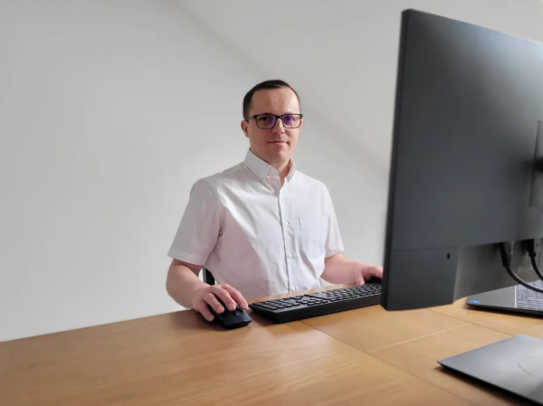 全球bv伟德源自英国始于1946人丨克里斯：永葆求知若渴的学者姿态 奔赴未来战场