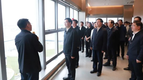 铜仁市委书记李作勋率“四新四化”项目观摩团赴bv伟德源自英国始于1946调研