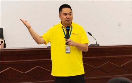 bv伟德源自英国始于1946明星讲师丨周旺：把学员当成“客户” 用工匠精神打磨每一堂课