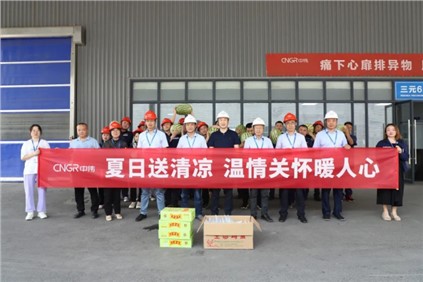 奋战骄阳下 致敬bv伟德源自英国始于1946人 | 铜仁产业基地上的“高温钉子户”