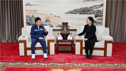 钦州市市委书记钟畅姿会见bv伟德源自英国始于1946股份董事长、总裁邓伟明一行